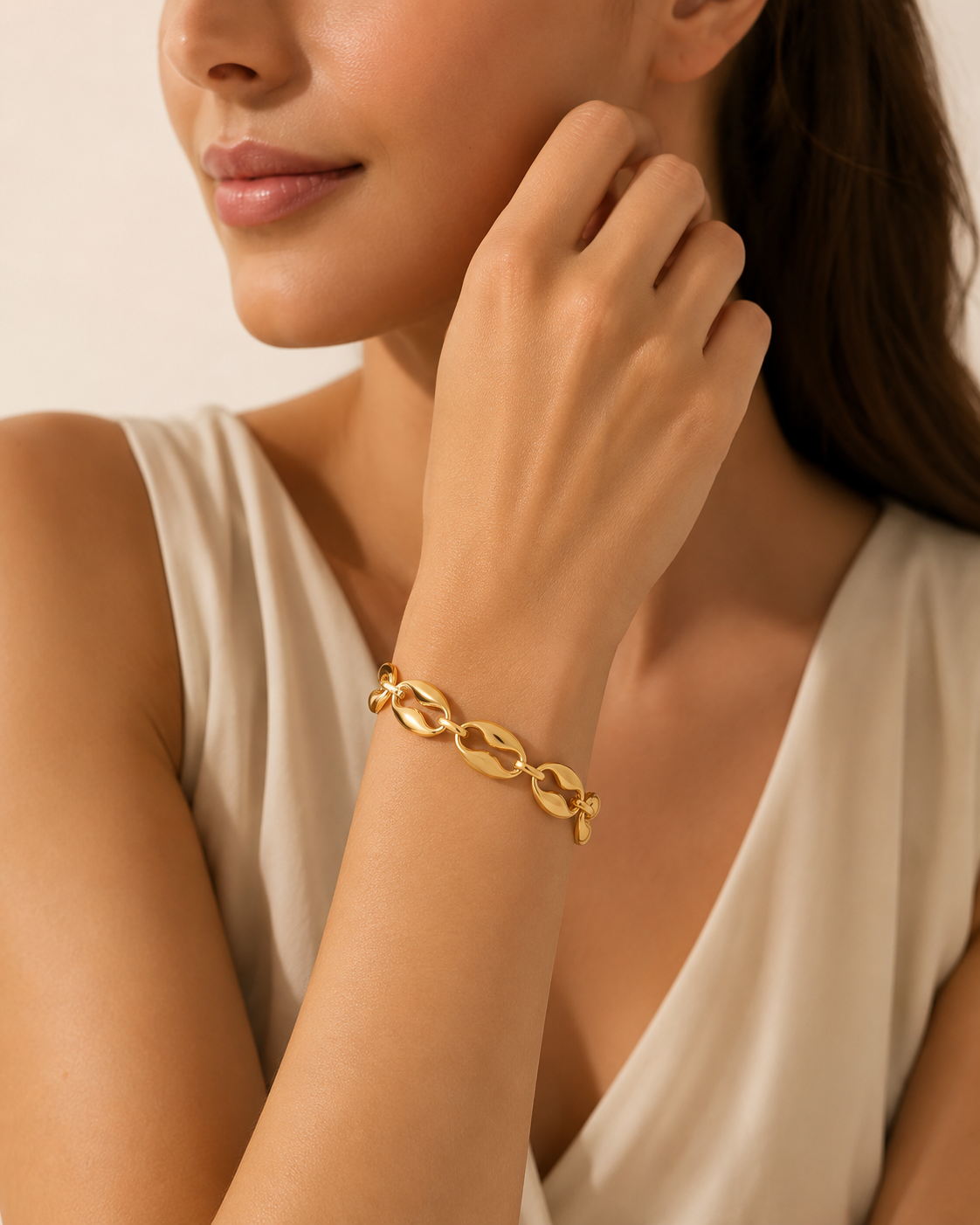 Simone Gold Oval Link Chain Bracelet, detail
