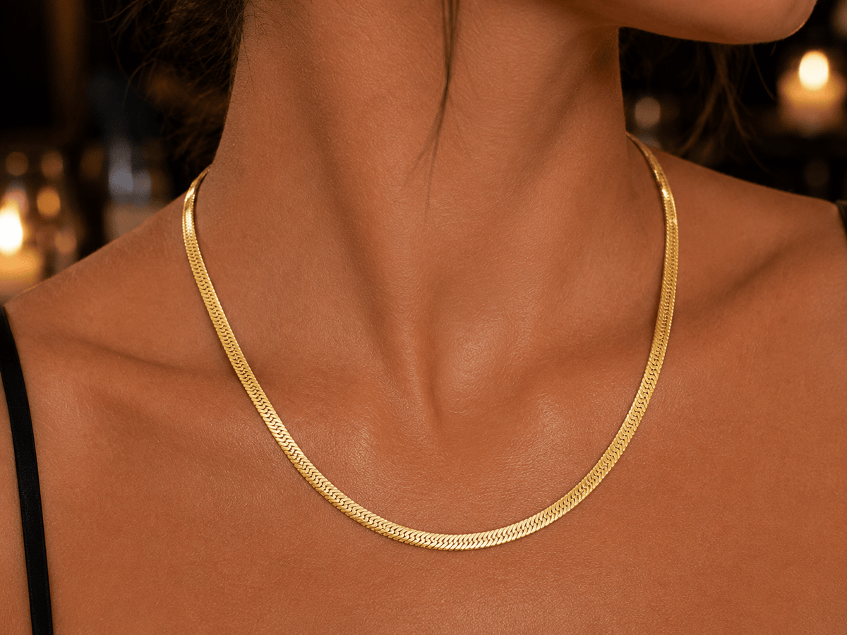 Woman wearing the Marion Gold Curb Chain Necklace