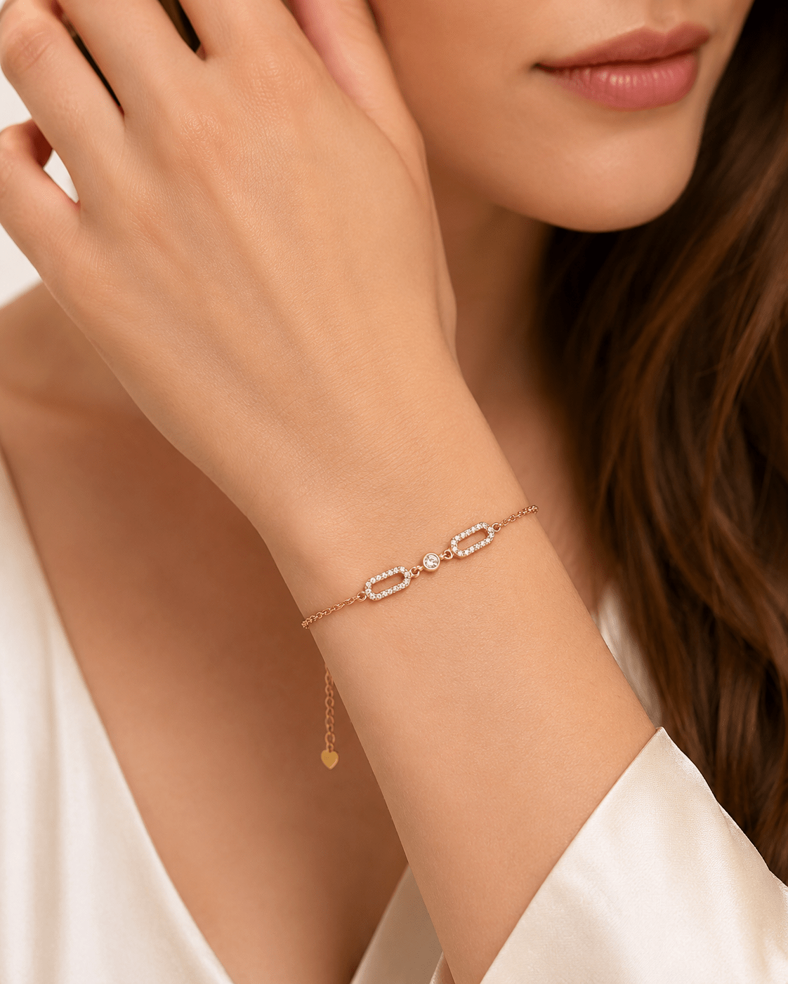 Close-up of Sara Gold Oval Link Chain Bracelet showing the oval links