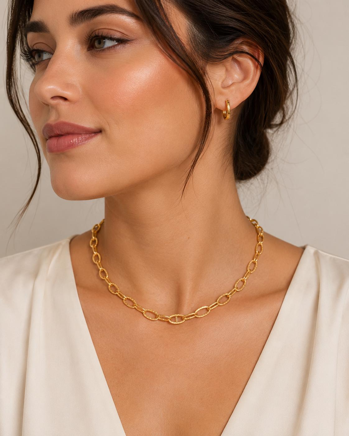 Bella Gold Minimalist Necklace, detail