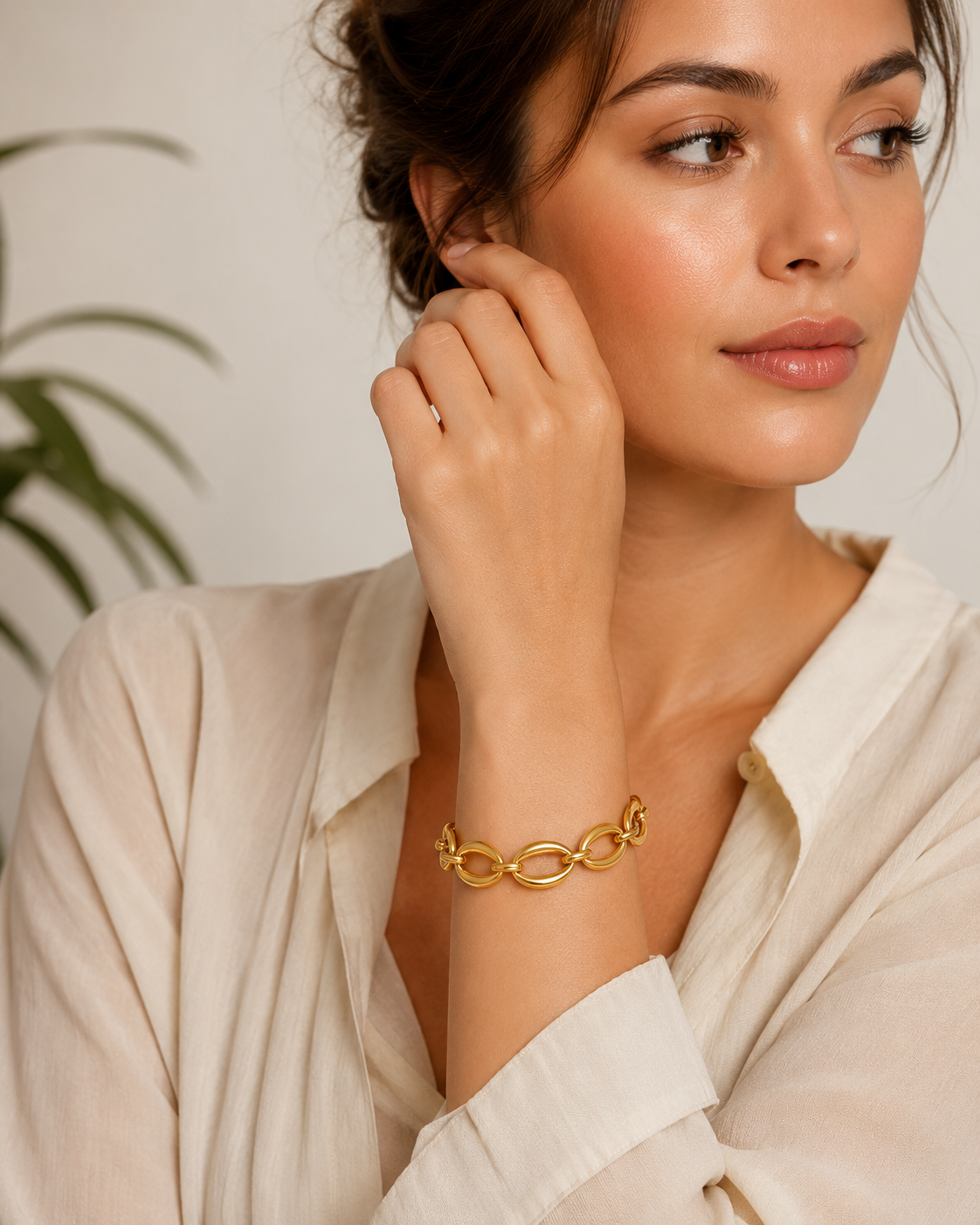 Greta Gold Oval Link Chain Bracelet, detail